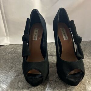 Steve Madden suede bow heels size 8